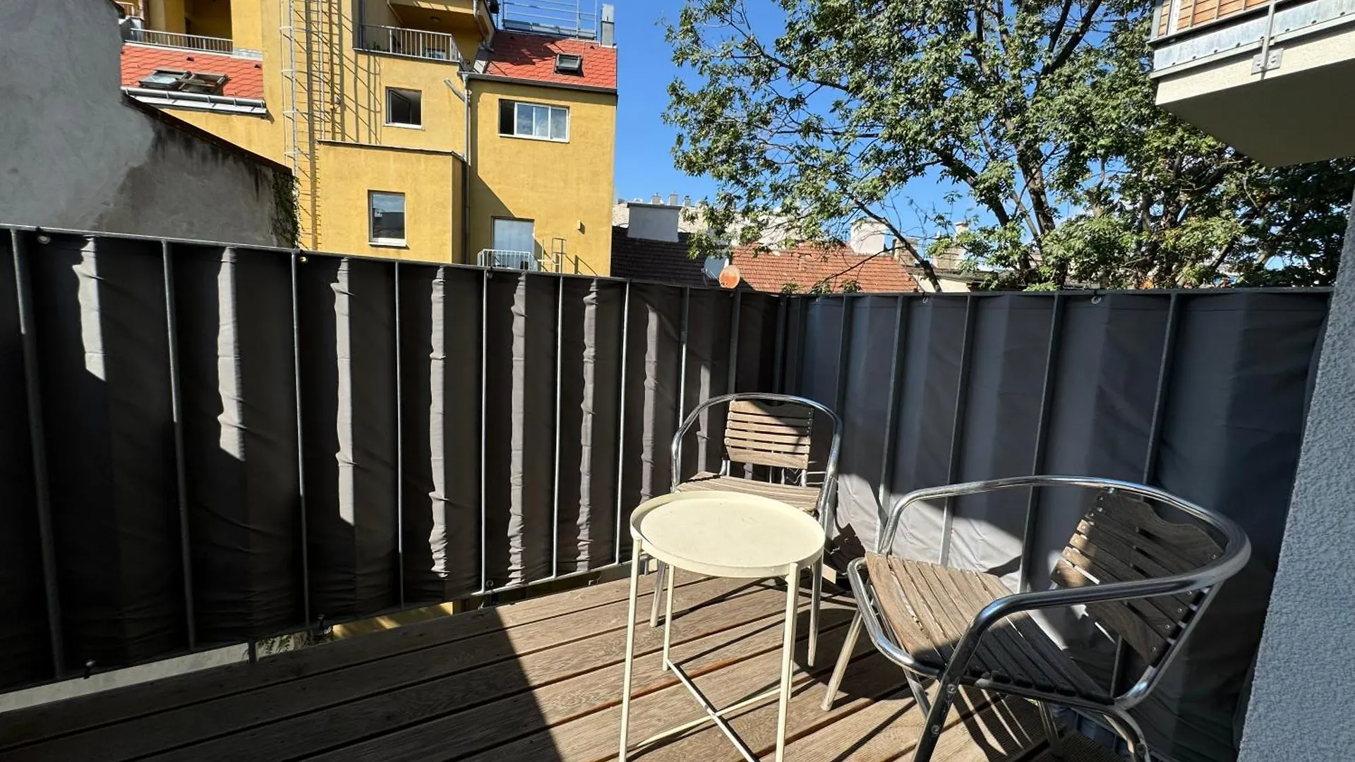 Spacious Group Apartment With Balcony Vienna