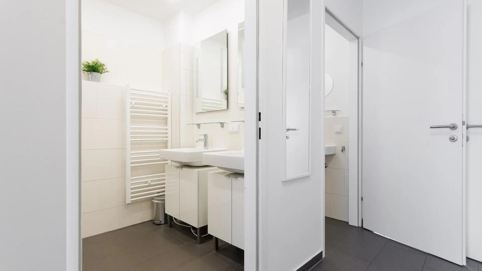 Spacious Group Apartment With Balcony Vienna