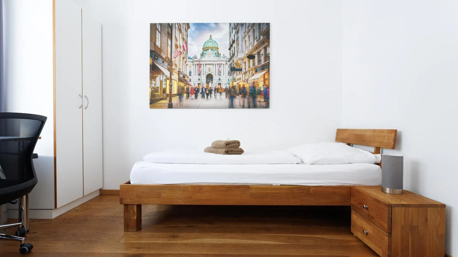 Spacious Group Apartment With Balcony Vienna