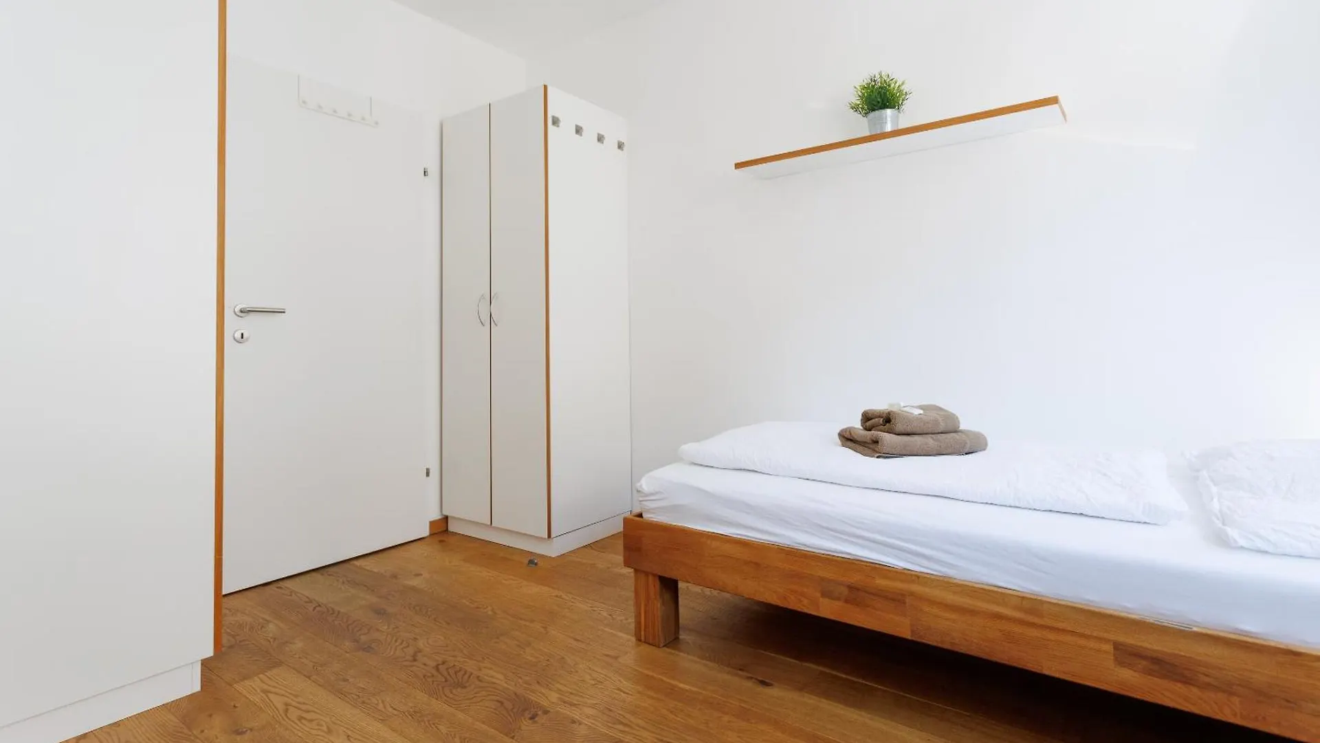 Spacious Group Apartment With Balcony Vienna